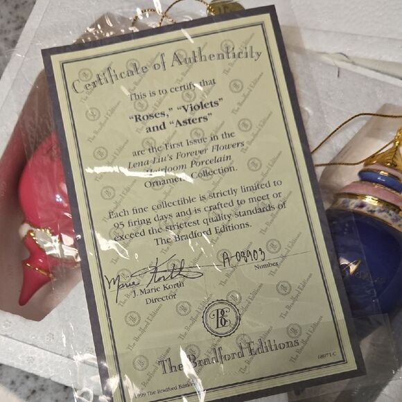 The Bradford Exchange.. Lena Liu's Forever Flowers Ornaments.. - Picture 9 of 15